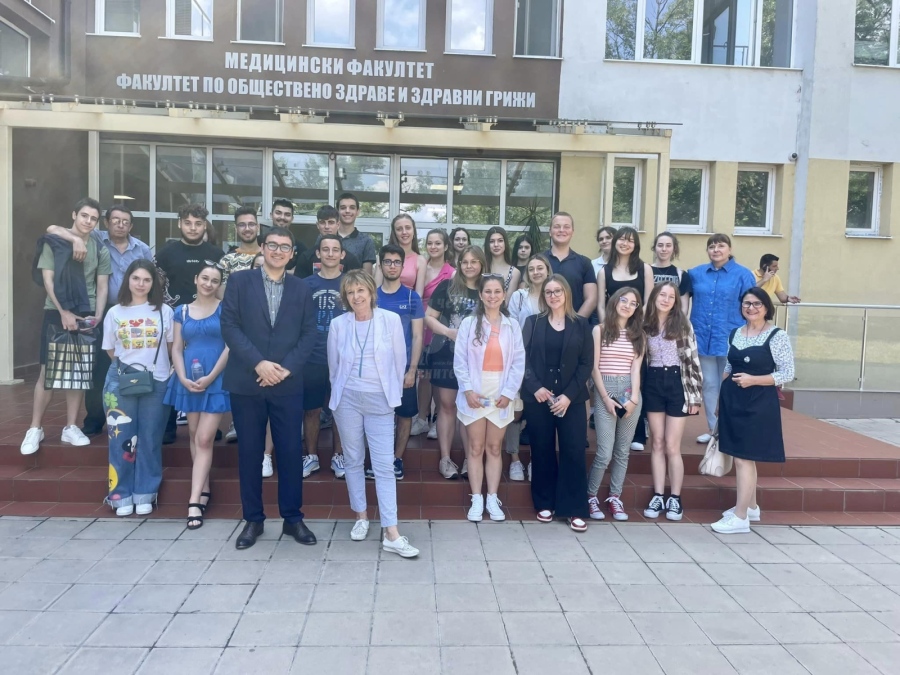 В Университет „Проф. д-р Асен Златаров“ посрещнаха ученици от Сливен