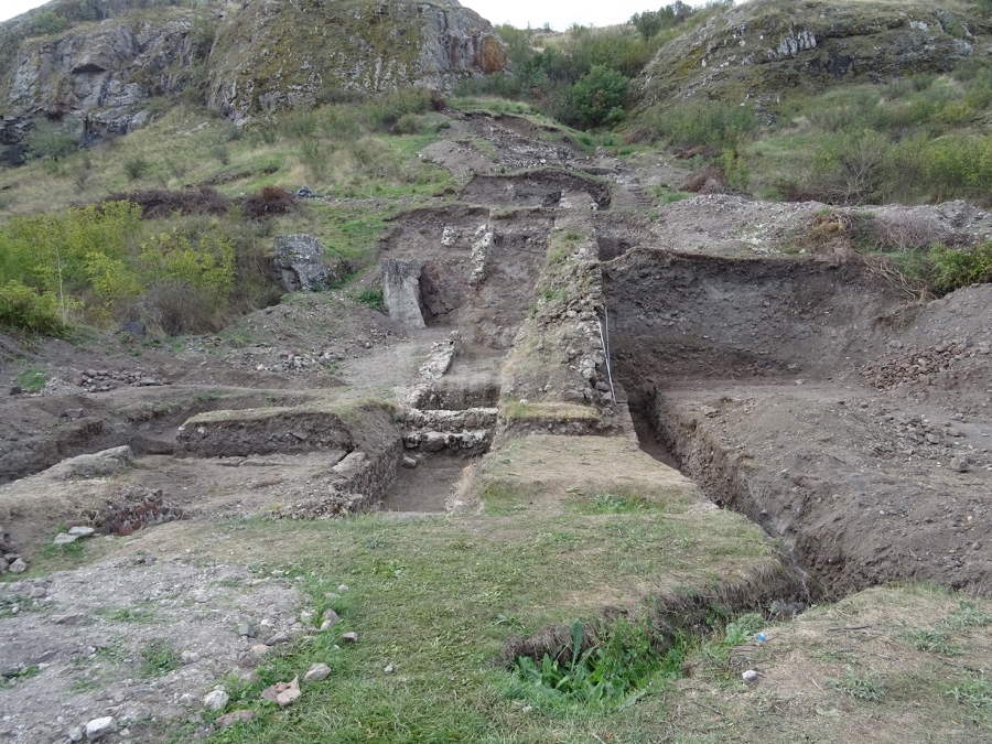 Откриха археологическия сезон в средновековен град Русокастро