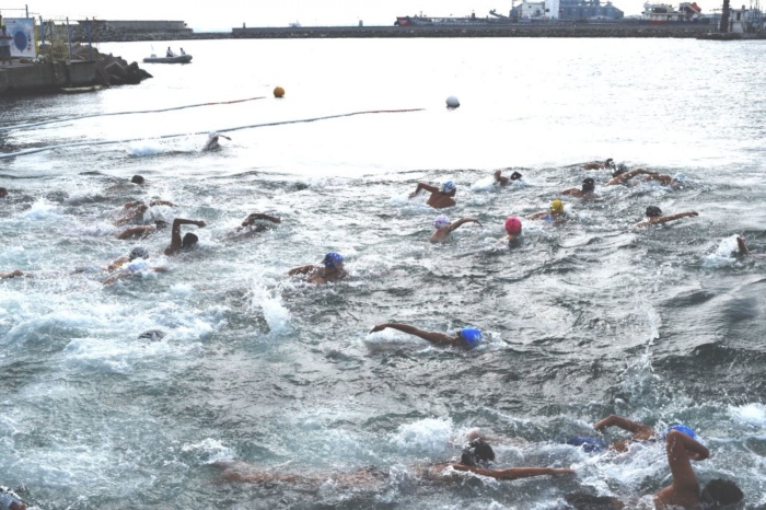 Утре е плувният маратон „Порт Бургас“, все още има време да се запишете