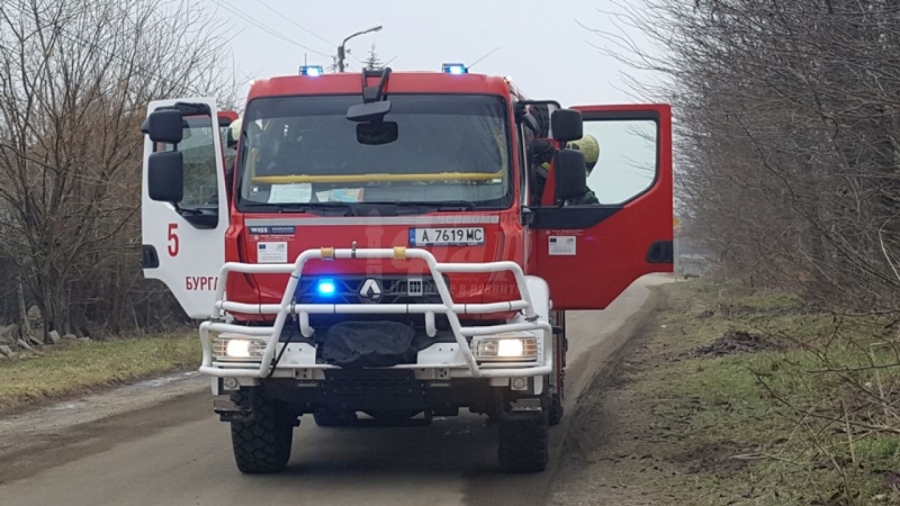 Пожар гори в гората между Ветрен и Банево