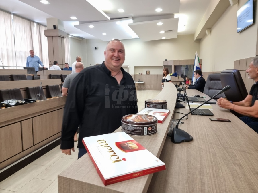 Топ острие на ГЕРБ получи музикален поздрав от колега за рождения си ден