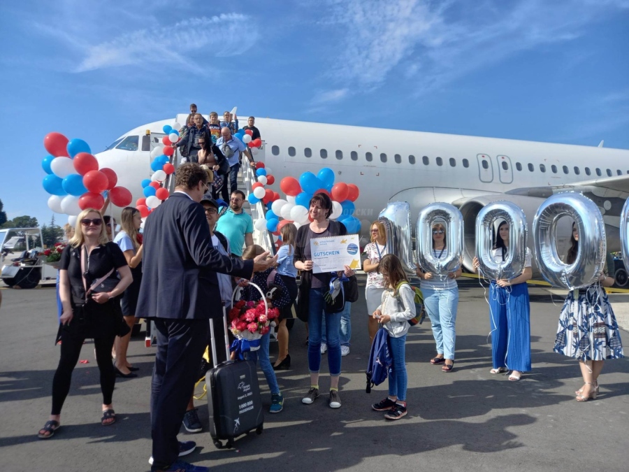 Пътник № 1 000 000  кацна на летище Бургас