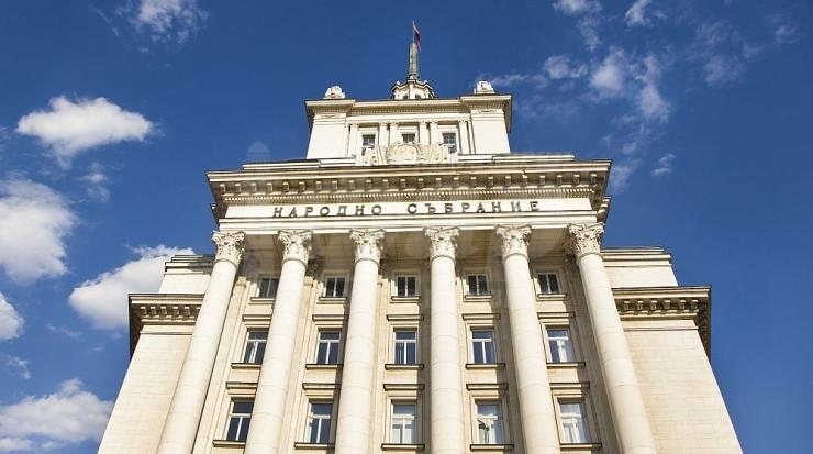 След лятната почивка: Депутатите се завръщат на работа в Партийния дом 