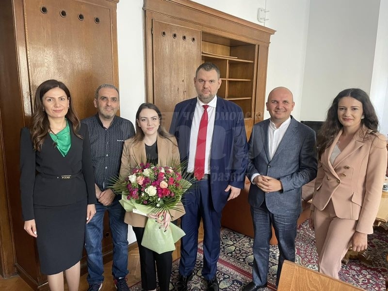 Делян Пеевски се срещна с шахматиската Нургюл Салимова