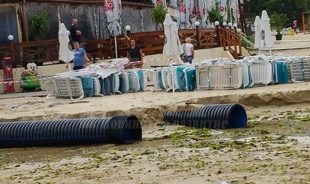 Кметът на Китен: Изровените от морето тръби са с дъждовна вода, спекулациите да спрат