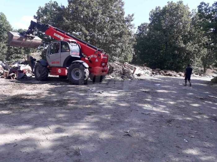 В Царево още изнасят едри отпадъци