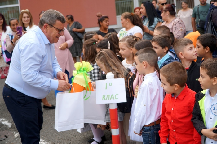 Кметът Вардунски с трогателно обръщение към учениците