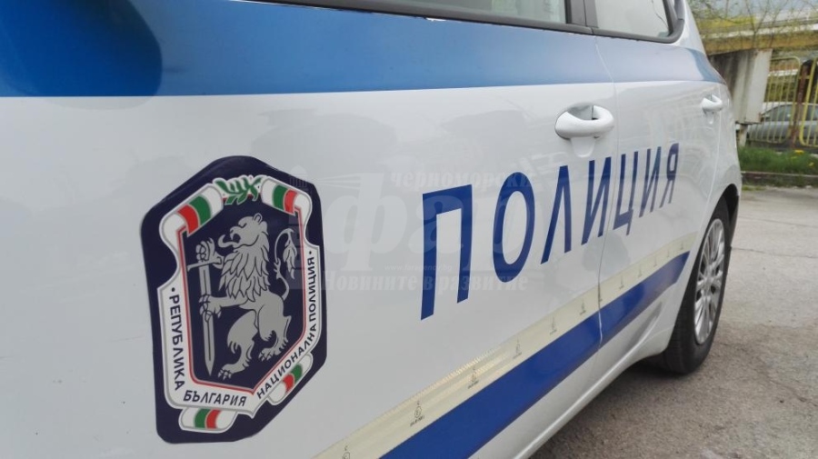 Убийство край Приморско - труп на мъж е открит увит в одеяло, а до него брадва