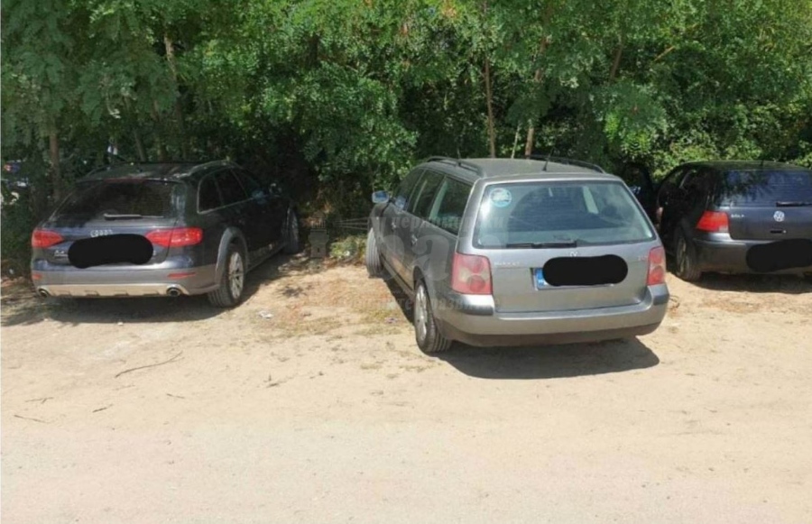 Над 170 автомобили, паркирани върху дюни и природни забележителности са установили от РИОСВ