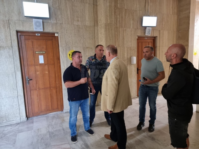 Най-атакуваната Наредба на Община Бургас оцеля заради отложено заседание