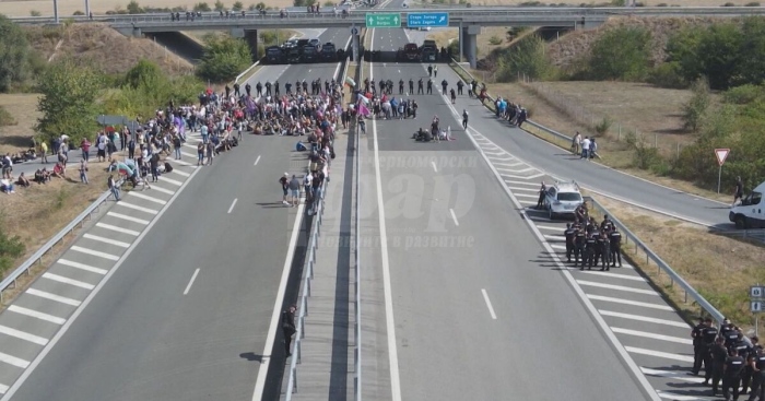 Протестът продължава: „Тракия“ и „Хаинбоаз“ остават затворени