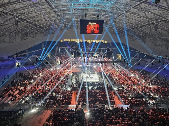 Кикбокс турнирът Glory 89 започна в пълната зала „Арена Бургас“