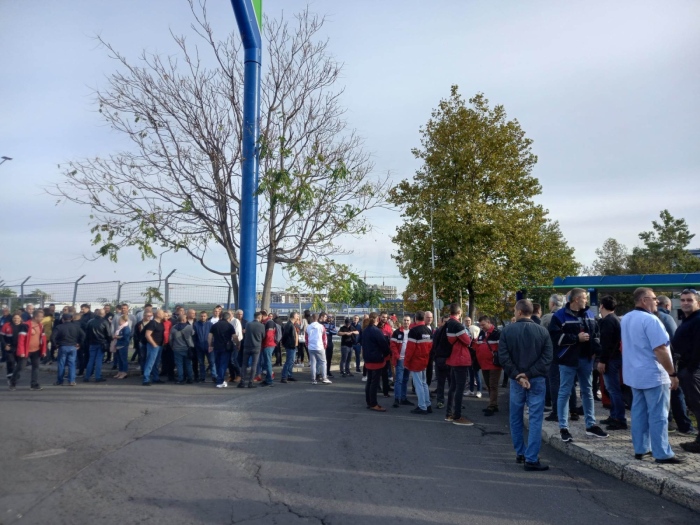 В 10:00 часа нефтохимиците затварят входа за Бургас с протест