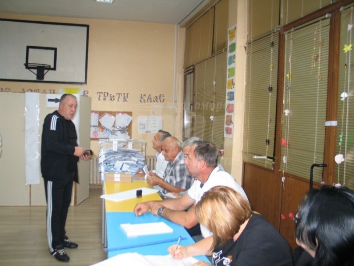 С  5192 гласа независимият кандидат кмет Николай Димитров поведе двойно повече срещу Иван Дашев – 2512 гласа