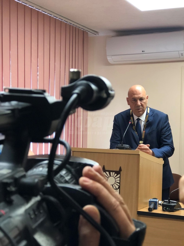 Кметът Иван Алексиев и общинските съветници в Поморие положиха клетва