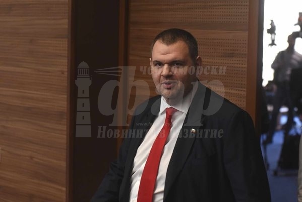 Пеевски: Подсказват ни за странни операции в Митниците