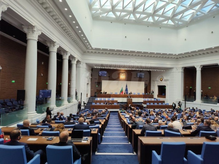 Парламентът не събра кворум за започване на заседанието, предстои нова регистрация 