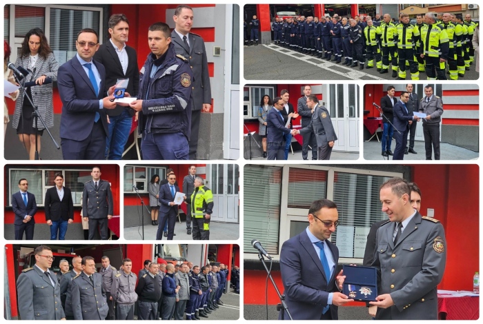 93-ма пожарникари бяха наградени за професионализма си при бедствията в общините Царево и Средец (СНИМКИ)