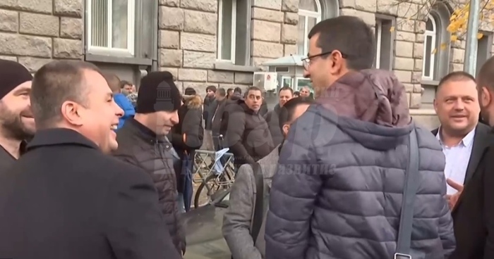 След протеста: Полицаи излязоха в подкрепа на министъра и пострадалите им колеги