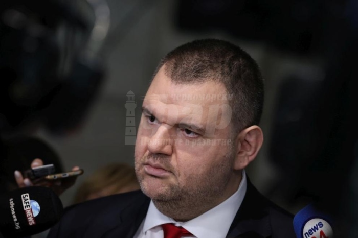 Пеевски: Г-н премиер, сняг онлайн не се чисти 