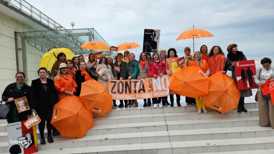 „Зонта казва НЕ на насилието над жени и момичета“  започна от Бургас