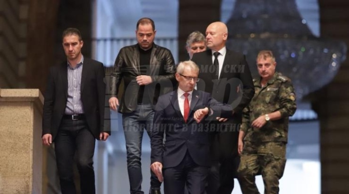 Денков: В над 1000 населени места няма подаване на ток 