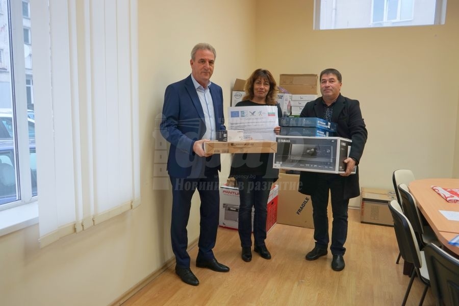  Обзаведоха със съвременни технически средства читалищата в община Айтос