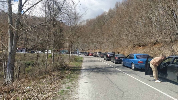 Опашки на границата заради заповед шофьори и пътници да платят пътните си глоби 