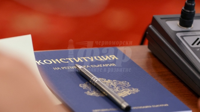 Ресорната комисия в парламента обсъжда промените в Конституцията