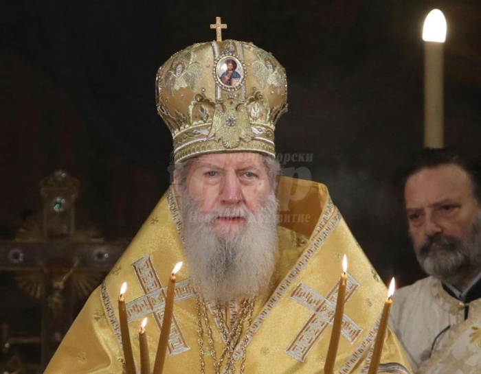 Патриарх Неофит е в съзнание, състоянието му се подобрява