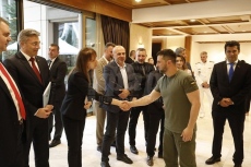 Зеленски благодари лично на Пеевски за военната помощ за Украйна