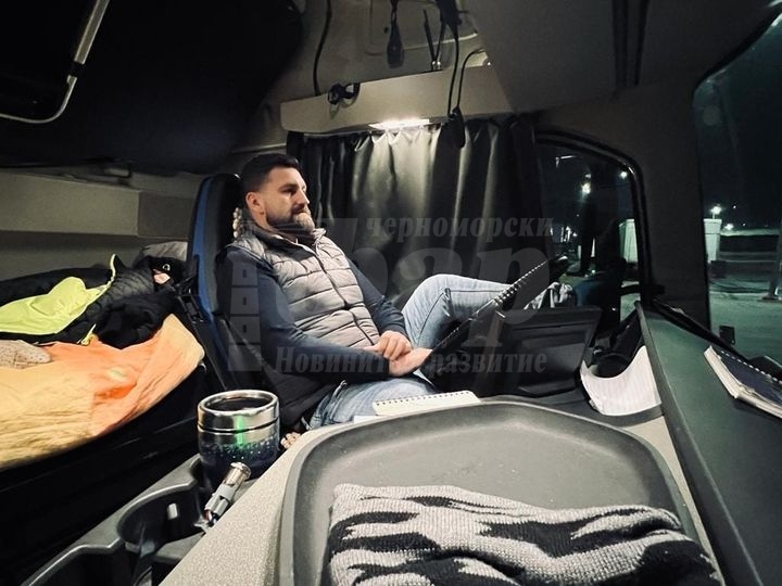 В знак на протест заради отказа за Шенген: Евродепутат тръгна с камион през Европа