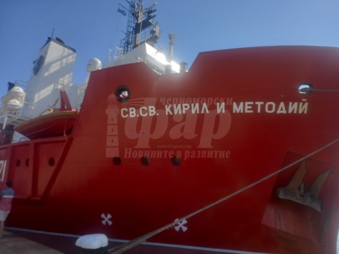 Корабът „Св. св. Кирил и Методий“ оказа помощ на бедстваща яхта 
