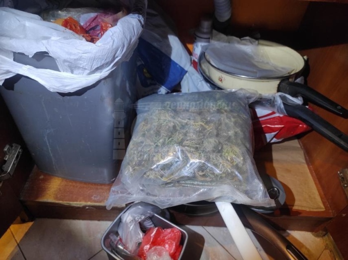 Полицаи намериха голямо количество марихуана и метамфетамин в дома на дилър от „Зорница“
