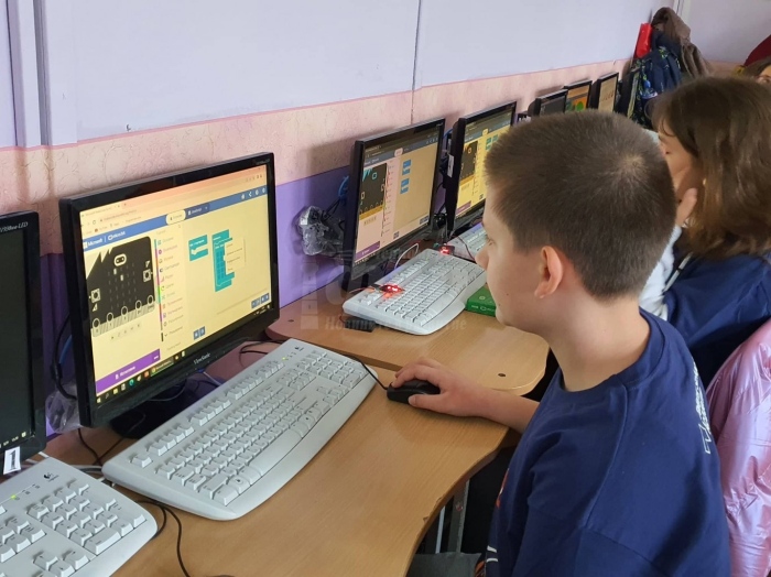 Представят резултатите от проекта за дигитална грамотност на бургаските ученици 