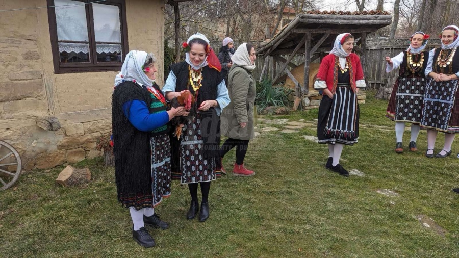 Традицията за Петльовден бе спазена в село Козичино