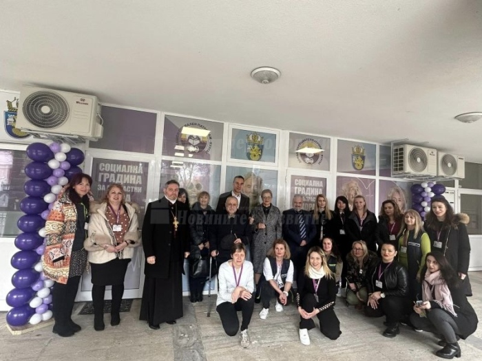 10 възрастни хора с деменция тръгват на социална градина в Бургас 