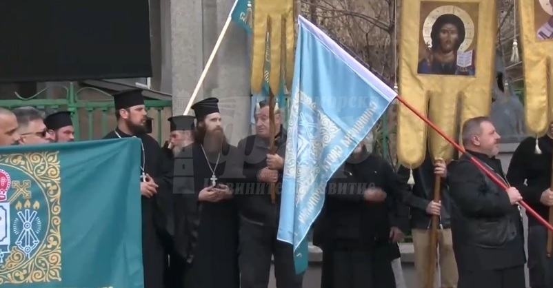 Протест срещу касирането на избора на нов сливенски митрополит