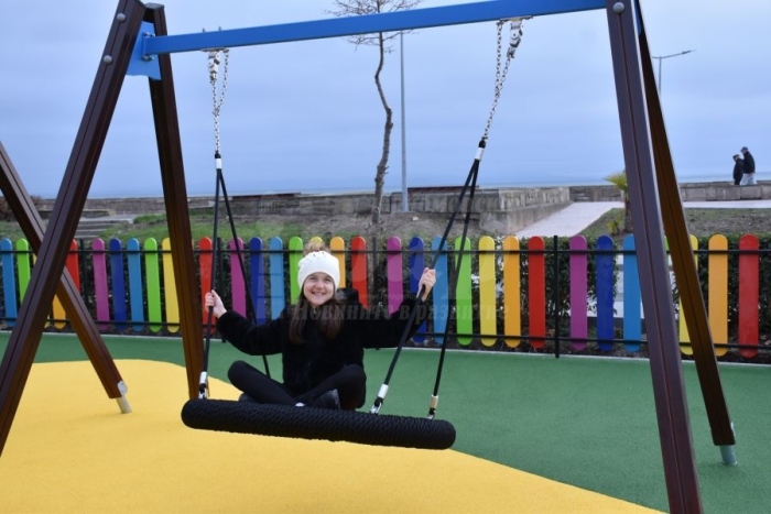 Нова пъстра детска площадка вече ще радва най-малките жители и гости на Поморие