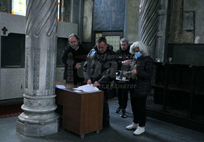 Миряни и свещеници в Бургас се подписват срещу касирането на изборите за  Сливенски митрополит