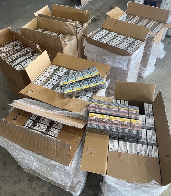 4 000 кутии контрабандни цигари в камион с мебели откриха на Лесово