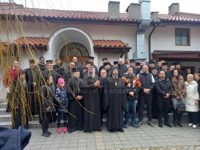Бургаско духовенство и миряни с апел към Светия Синод: Изборът за Сливенски митрополит да продължи 