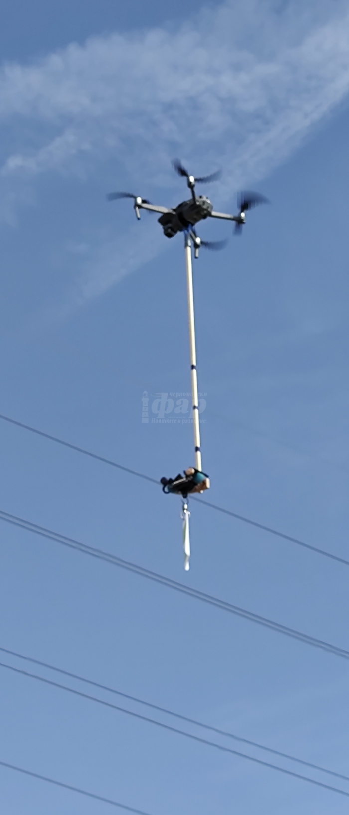 Извършиха първия в България монтаж с дрон на светлоотразители за птици по въздушни електропроводи 