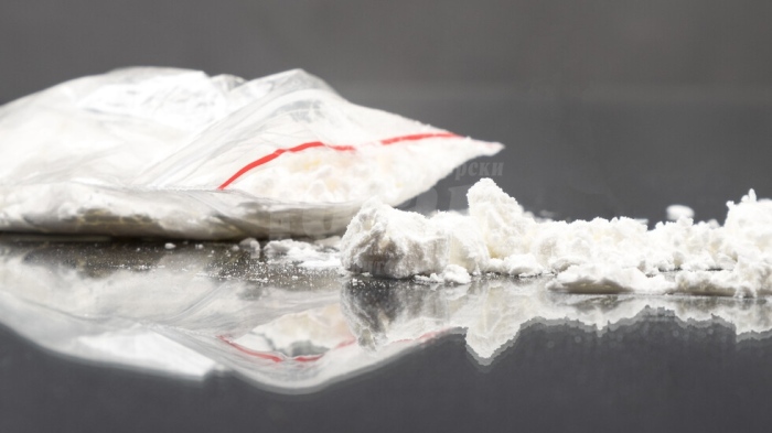  За да избегне арест: Жена глътна пликче с 30 грама метамфетамин