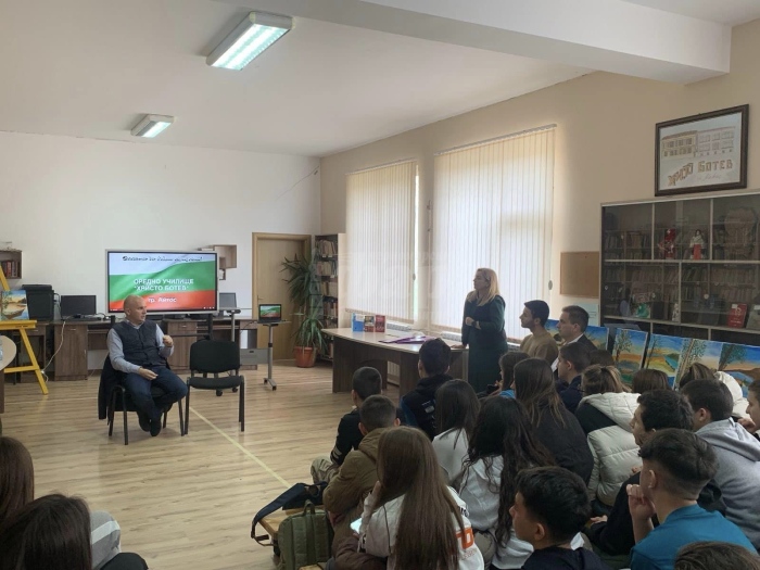 Евродепутат и народни представители обсъдиха значението на българската литература и автори с будни младежи