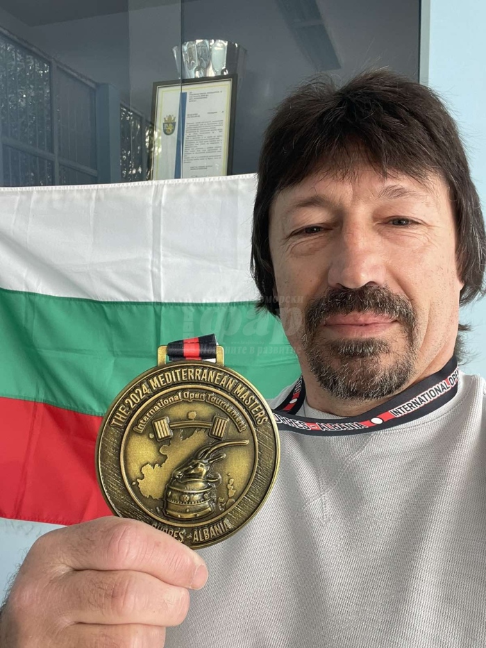 Ветеранът щангист Петър Борисов завоюва ново злато за Бургас и България
