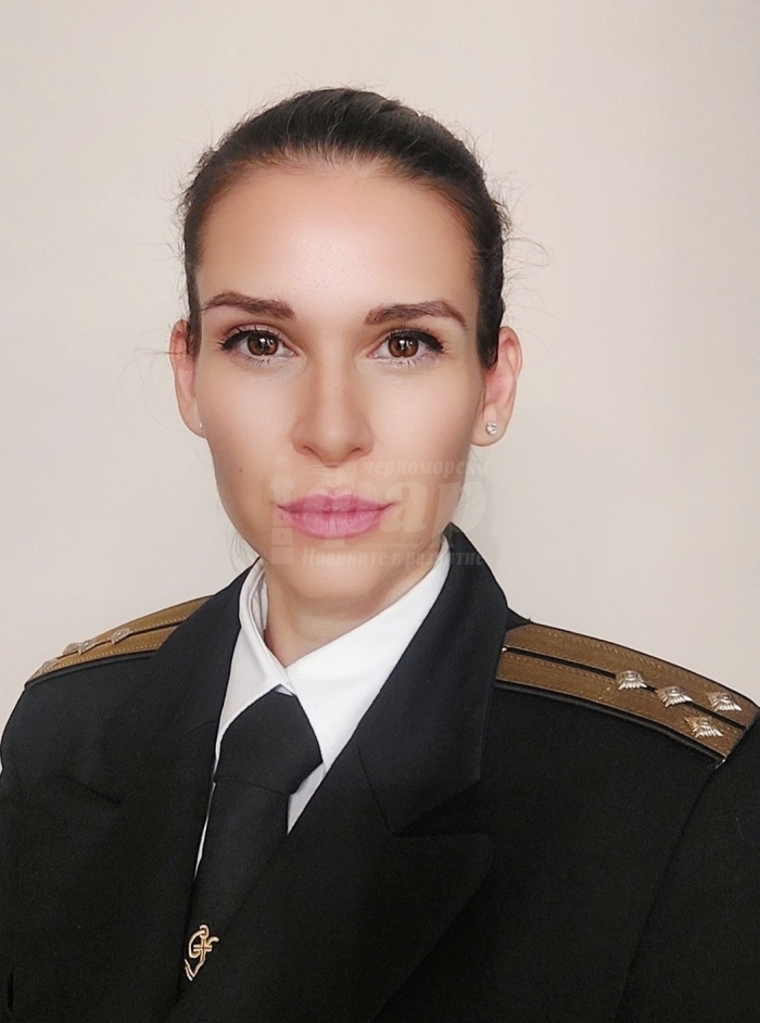 Капитан-лейтенант Десислава Димитрова:  Изисква се силна психика за корабната служба