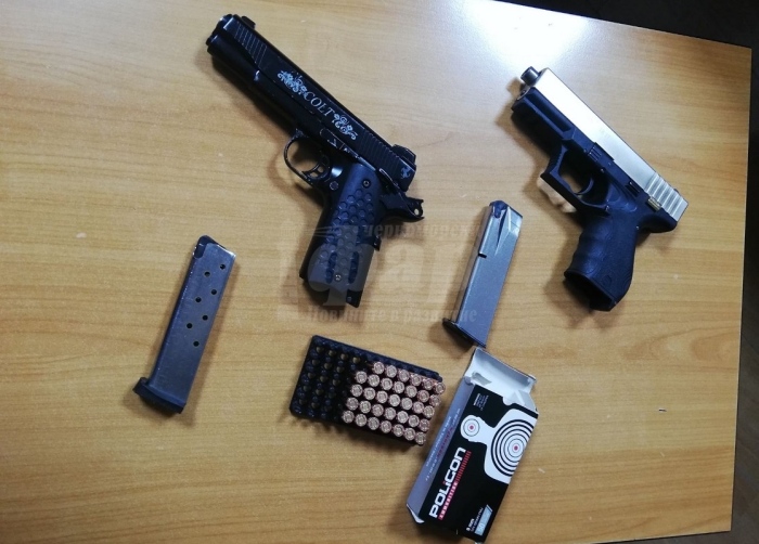 Два пистолета със заличени серийни номера задържаха на Лесово