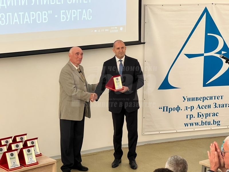 Гордост! Една от емблемите на бургаския държавен университет- Лабораторията по математична химия на 40 години/СНИМКИ/