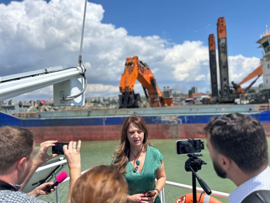Анна Натова: Удълбочаването на пристанище Бургас ще отвори врати за по-големи товарни кораби